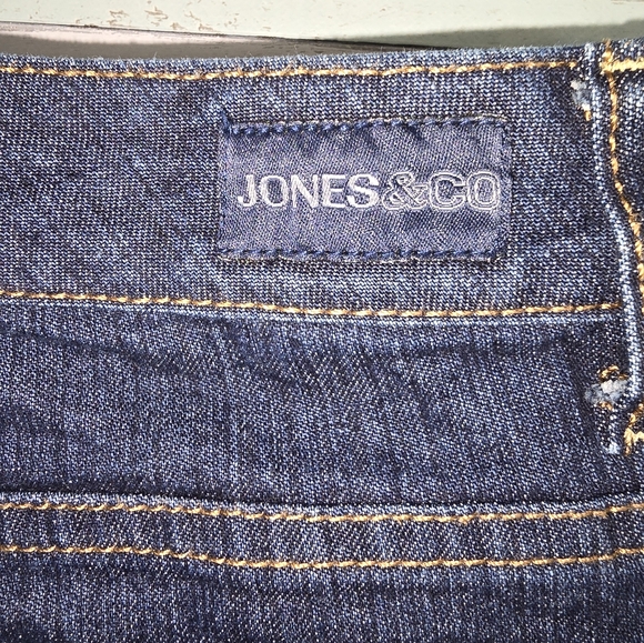 Jones&Co Women's Capri Jeans - Picture 4 of 5